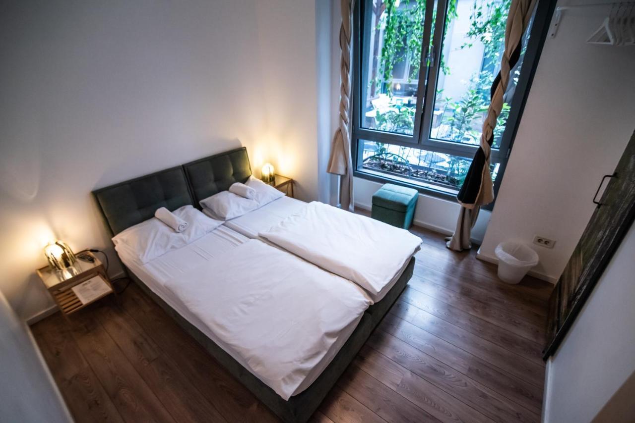 Boutique Hostel Shappy ซาเกร็บ ภายนอก รูปภาพ